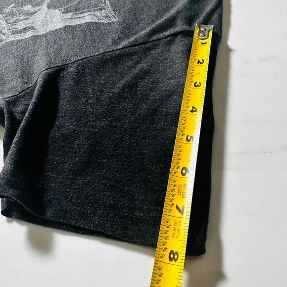 Gears of War Gray T-Shirt - Front Graphic Chainsaw - Size Medium - Microsoft - Picture 8 of 8